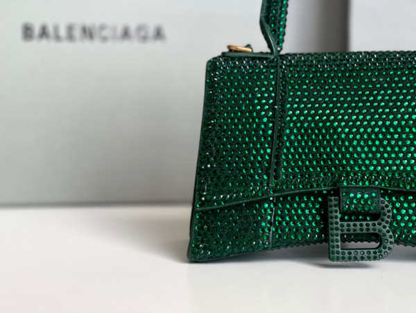 Ba*len*cia*ga hourglass
