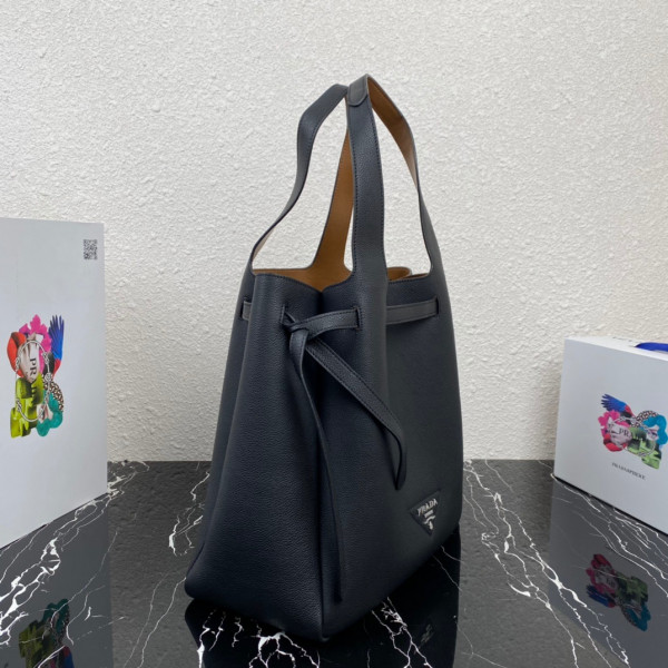 Pra*a leather tote