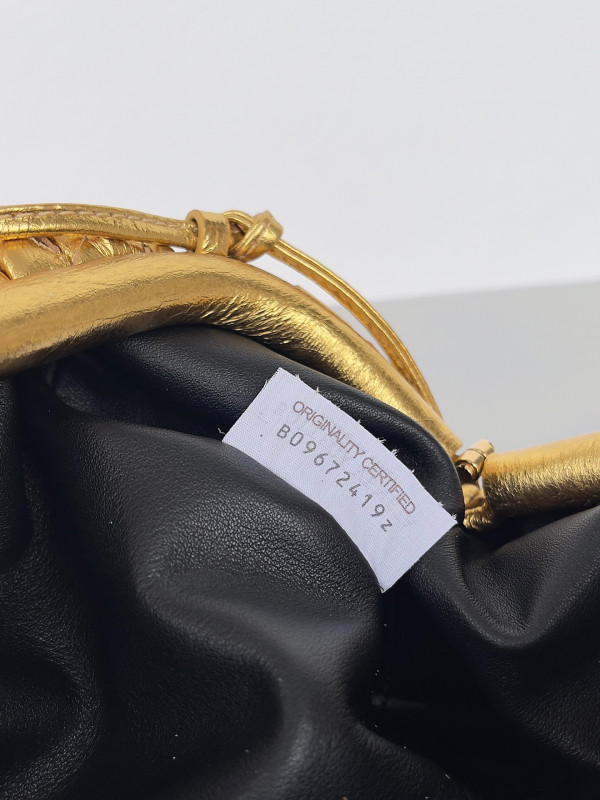 Bo*te*ga ve*ne*ta mini pouch