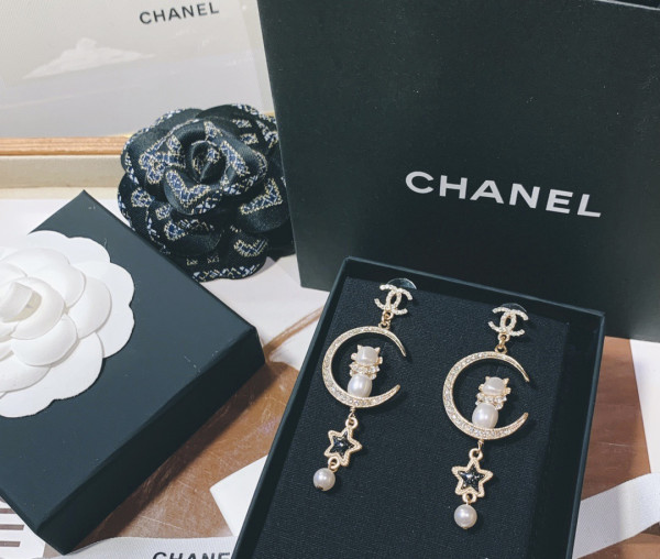 CL EARRINGS