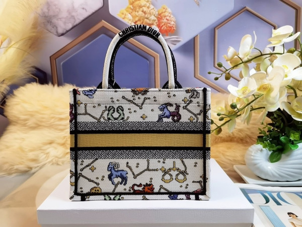 small D*or book tote