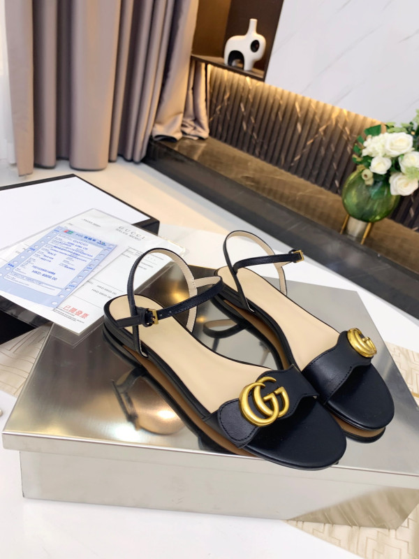 G*u*i leather sandal