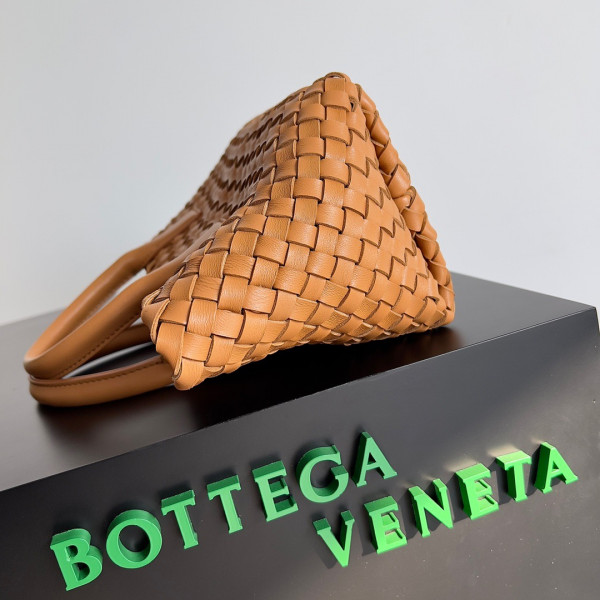 Bo*te*ga ve*ne*ta mini cabat