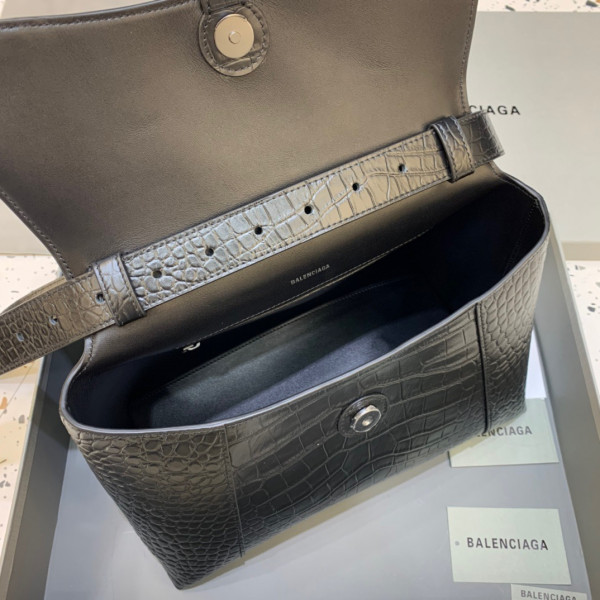 Ba*len*cia*ga downtown medium shoulder bag