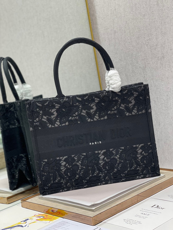 medium D*or book tote