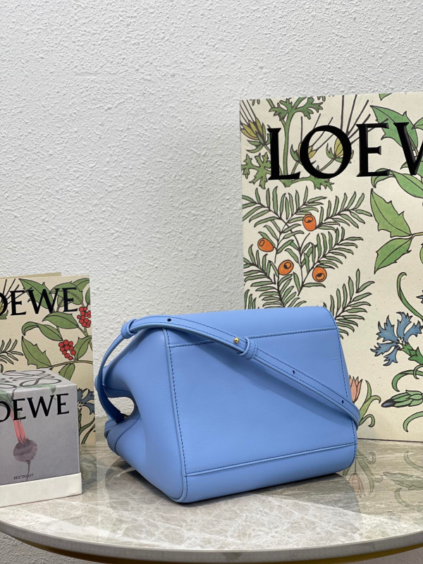 LOEWE Hammock Nugget bag