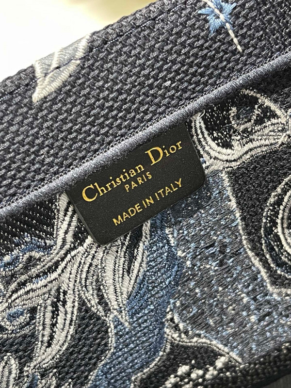 large D*or book tote