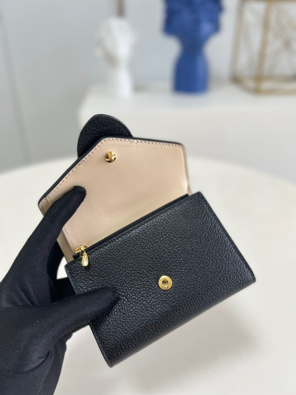 l**is V*t*n pont 9 compact wallet