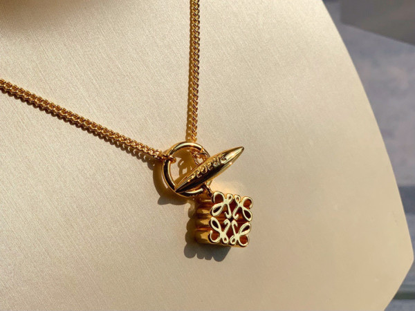 LOEWE NECKLACE