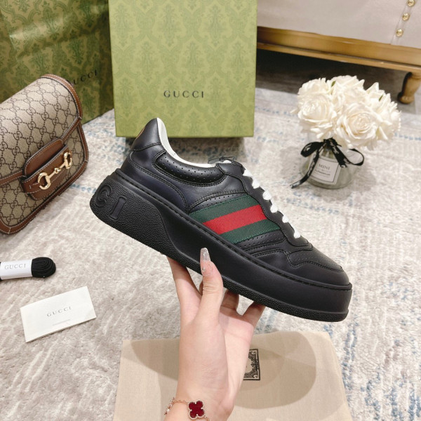 G*u*i gg embossed sneaker