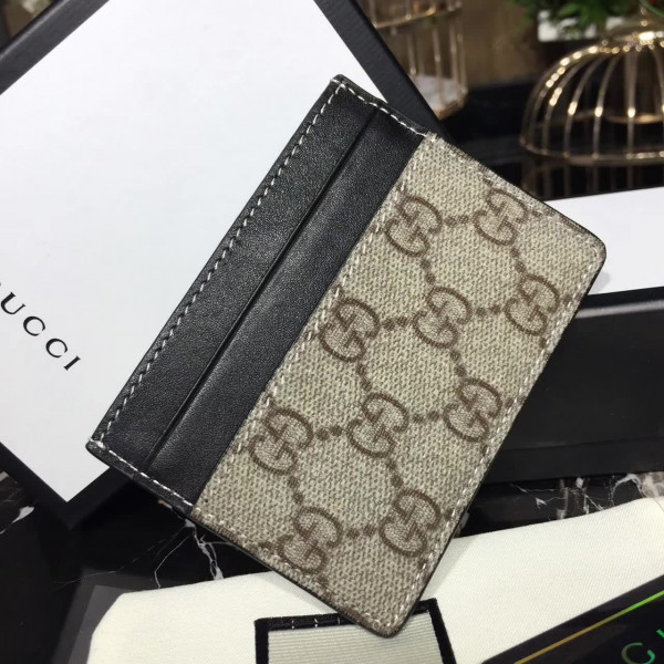 G*u*i card holder