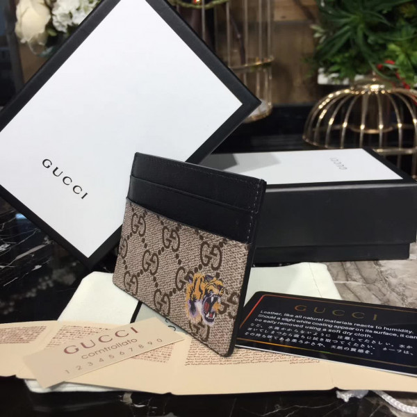 G*u*i card holder