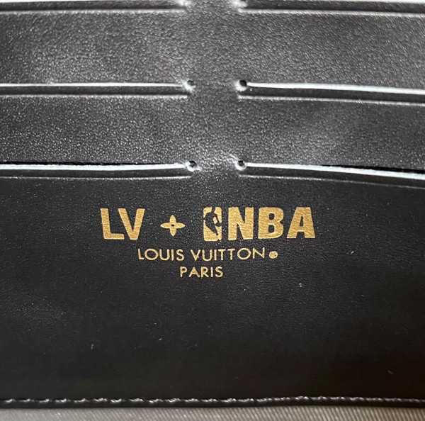l**is V*t*n lvxnba soft trunk wearable wallet