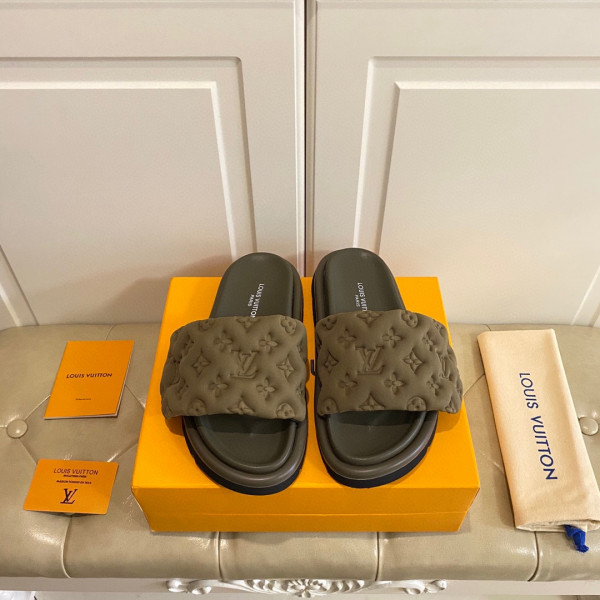 l**is V*t*n pool pillow comfort mule