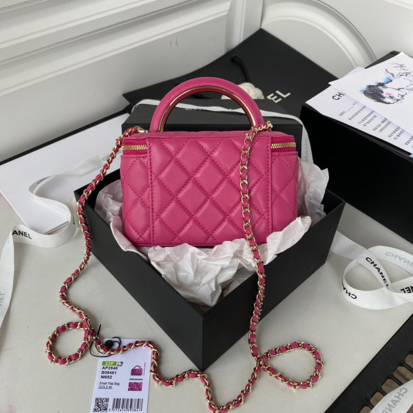 CL VANITY WITH CHAIN