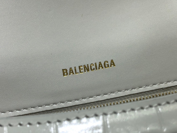 Ba*len*cia*ga hourglass