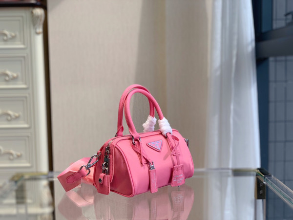 Pra*a re-edition 2005 nylon bag