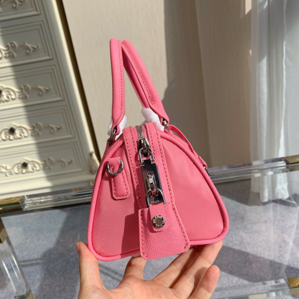 Pra*a re-edition 2005 nylon bag