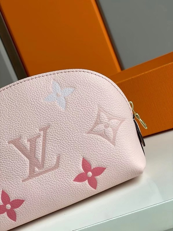l**is V*t*n cosmetic pouch