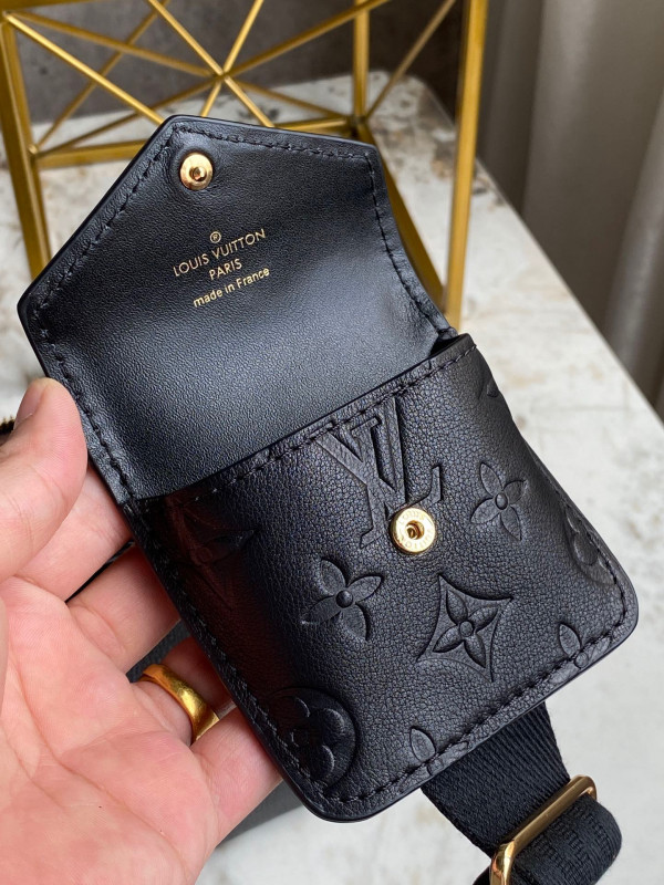 l**is V*t*n utility crossbody