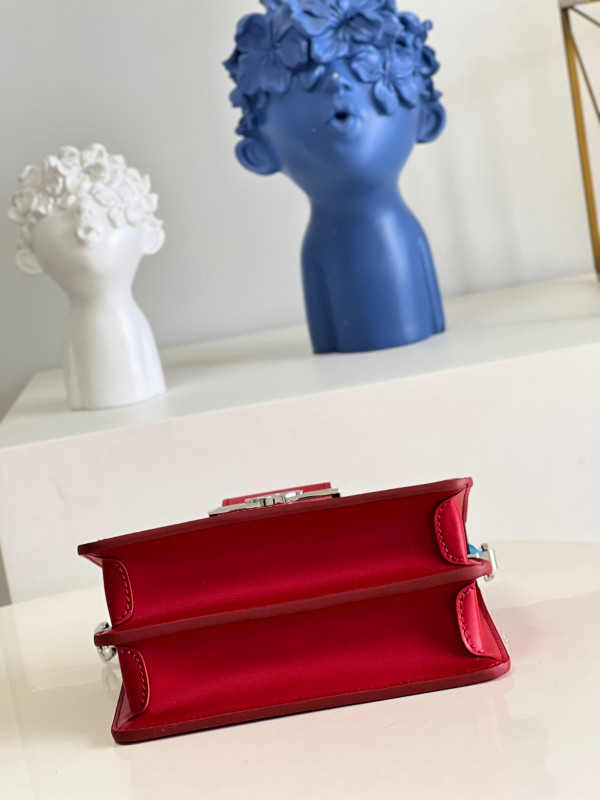 l**is V*t*n dauphine mini