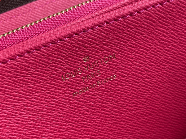 l**is V*t*n zippy wallet