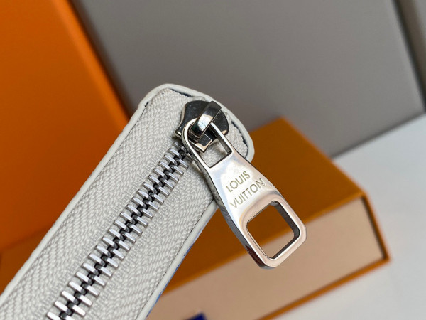 l**is V*t*n zippy wallet