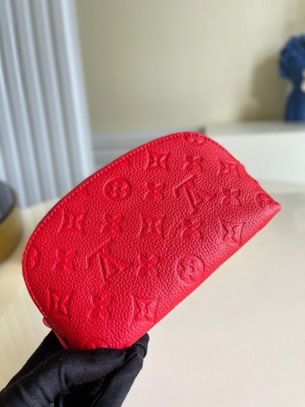 l**is V*t*n cosmetic pouch
