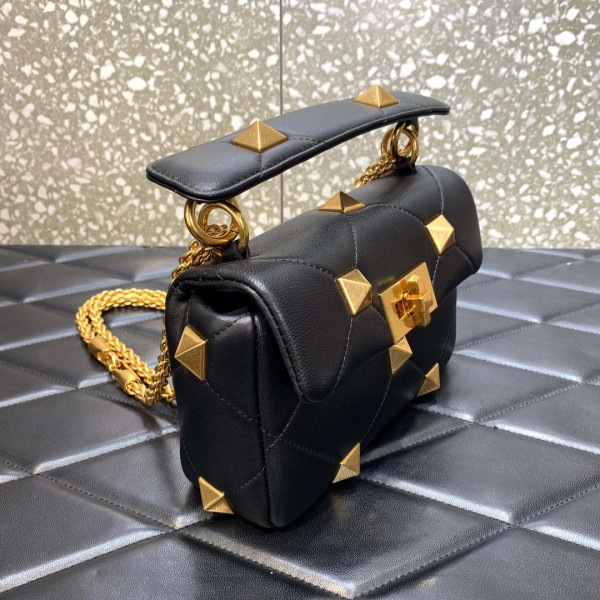 VALENTINO ONLINE EXCLUSIVE SMALL ROMAN STUD THE SHOULDER BAG WITH CHAIN