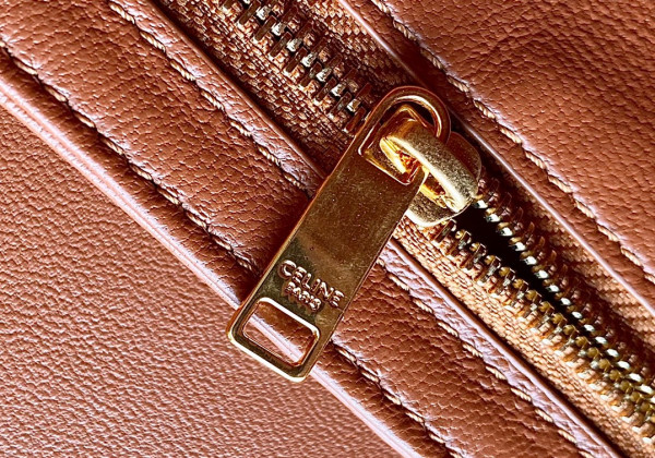 Ce**e classique triomphe bag