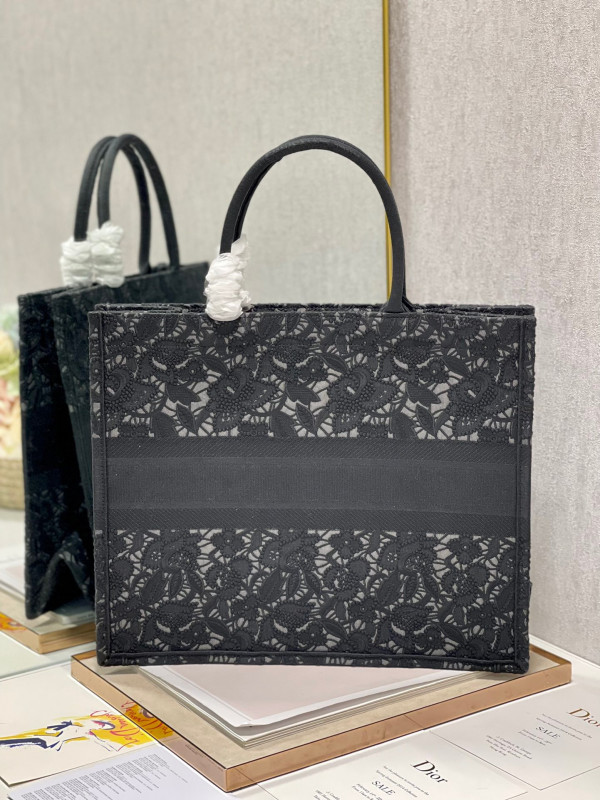 large D*or book tote