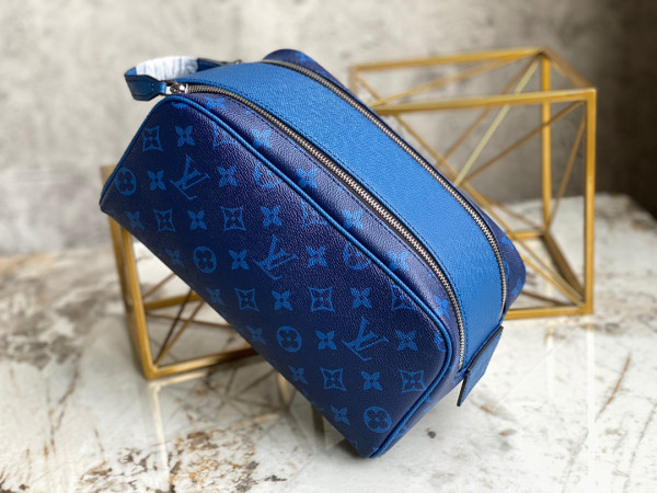 l**is V*t*n dopp kit toilet pouch