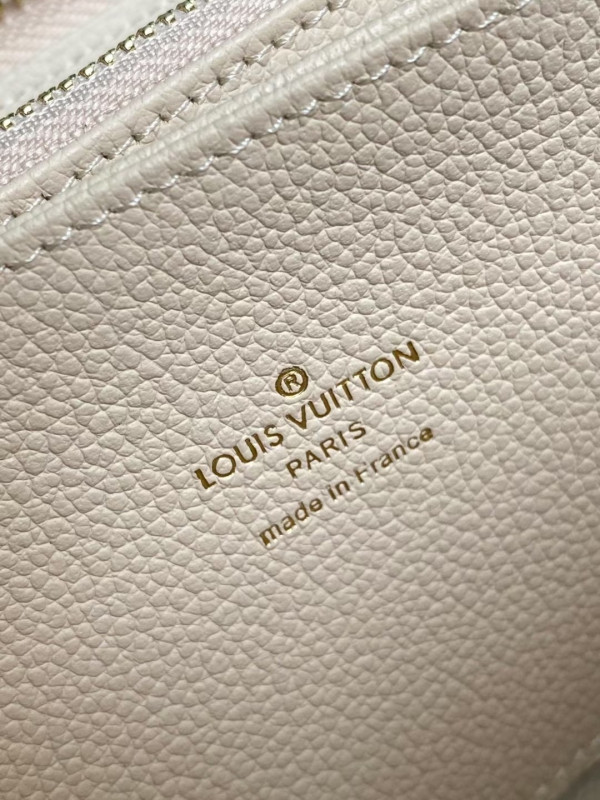 l**is V*t*n zippy wallet