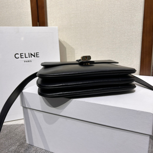 Ce**e medium tabou in smooth calfskin