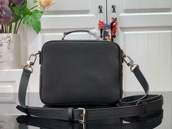 l**is V*t*n messeanger bag