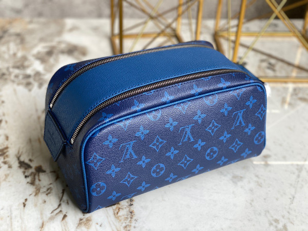 l**is V*t*n dopp kit toilet pouch