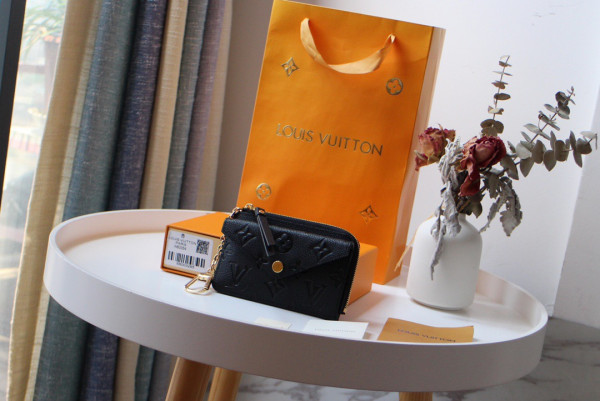 l**is V*t*n card holder recto verso