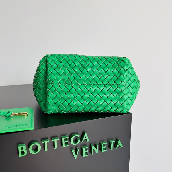 Bo*te*ga ve*ne*ta mini cabat