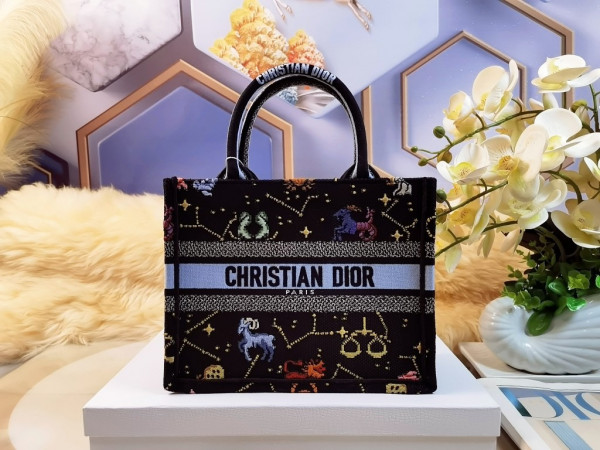 small D*or book tote