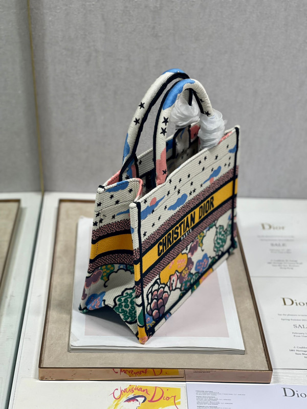 small D*or book tote