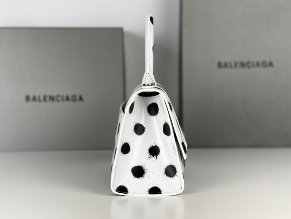 Ba*len*cia*ga hourglass