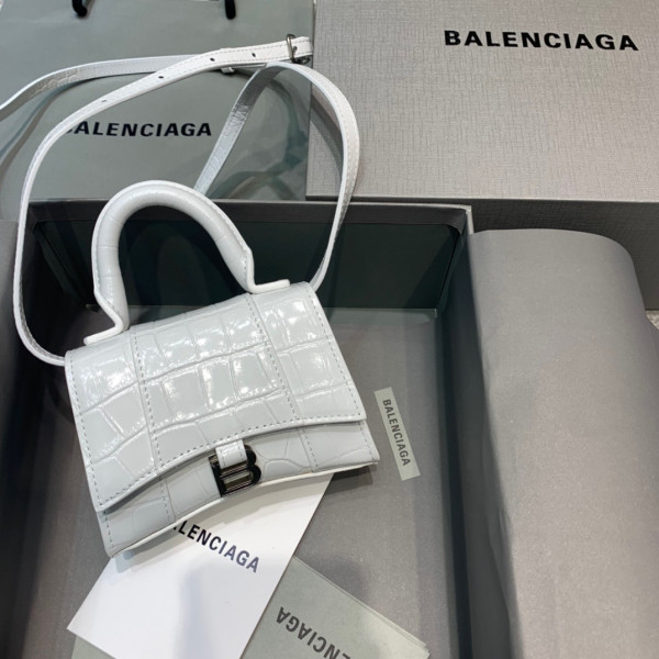 Ba*len*cia*ga hourglass