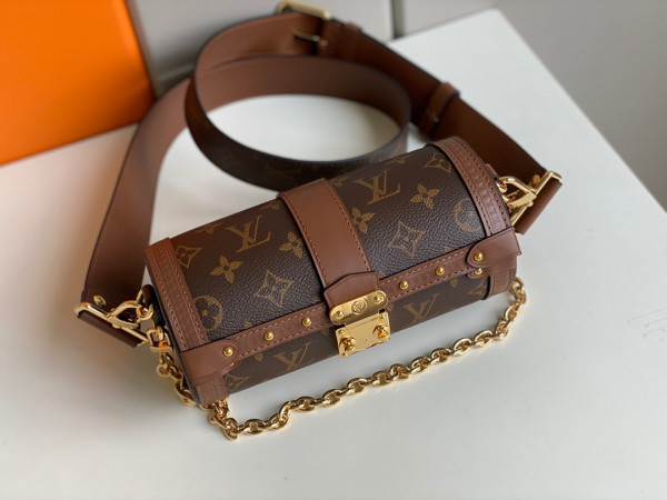 l**is V*t*n papillon trunk