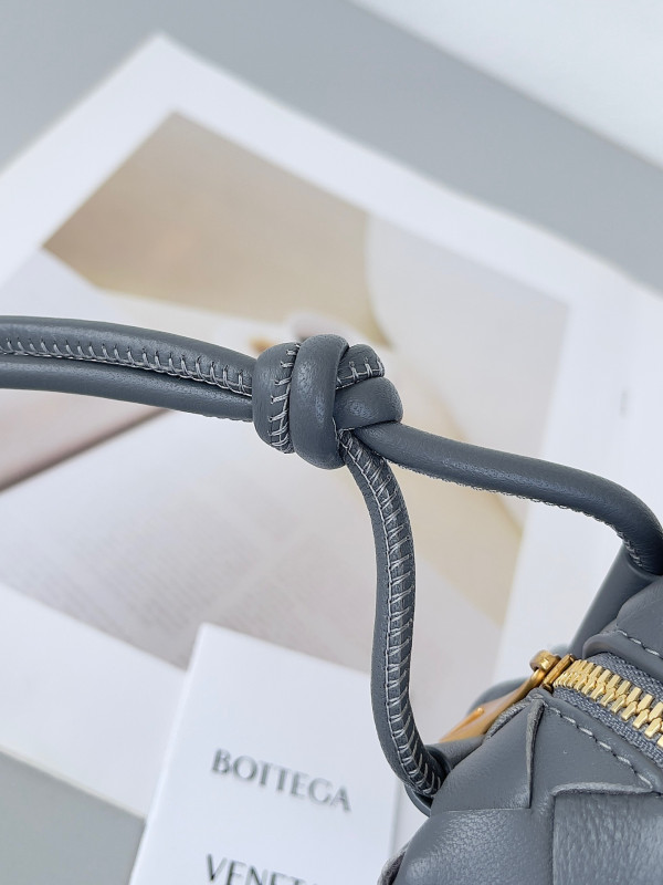 Bo*te*ga ve*ne*ta mini loop camera bag