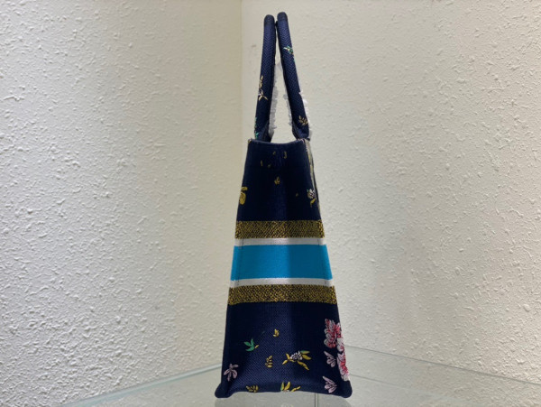 medium D*or book tote