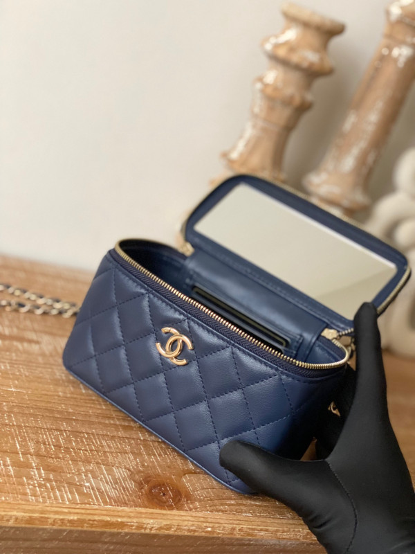 CL VANITY WITH CHAIN