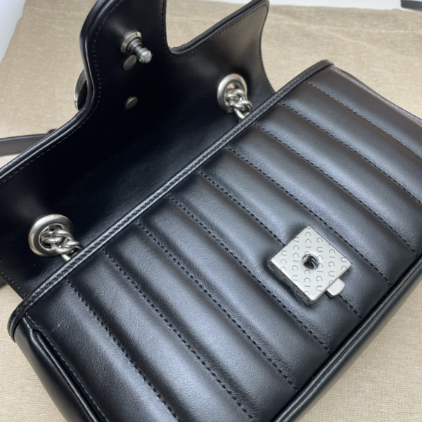 G*u*i gg marmont 22cm