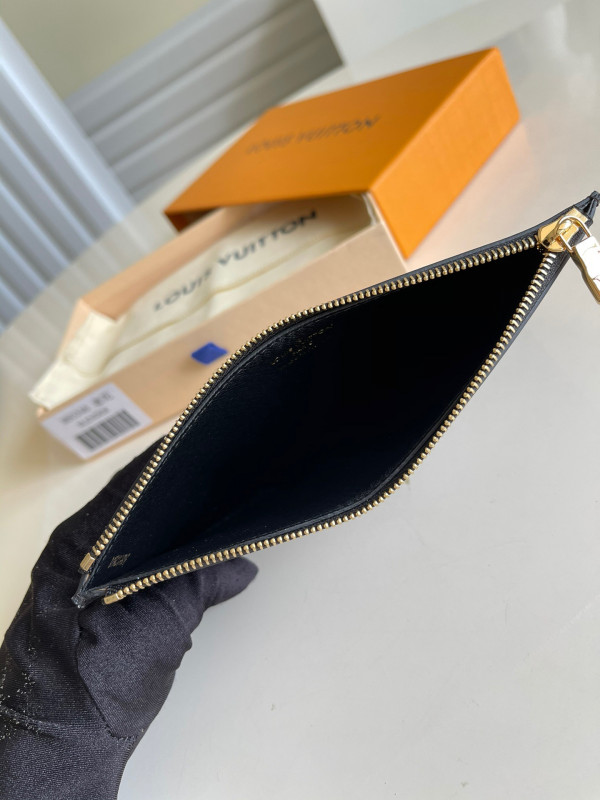 l**is V*t*n slim purse
