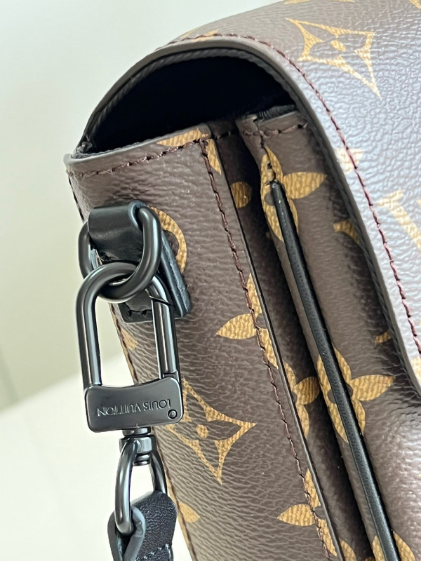 l**is V*t*n s-lock vertical wearable wallet