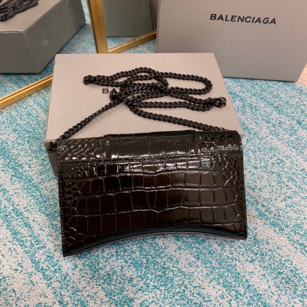 Ba*len*cia*ga hourglass wallet on chain
